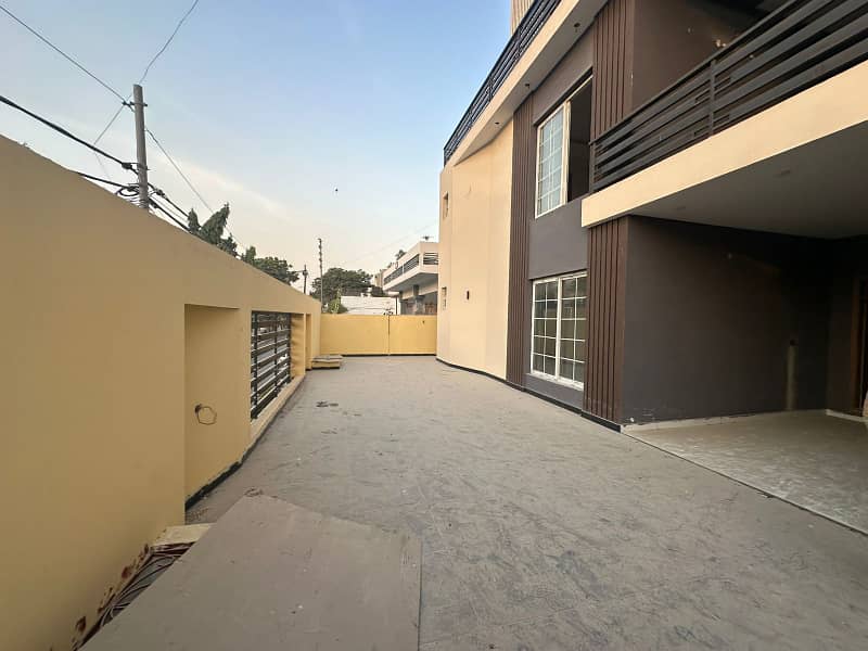 3600 SQ FT 4 BED ROOM UPPER PORTION WITH LIFT AND 3 CARS PARKING NEAR COCAN GROUND 15