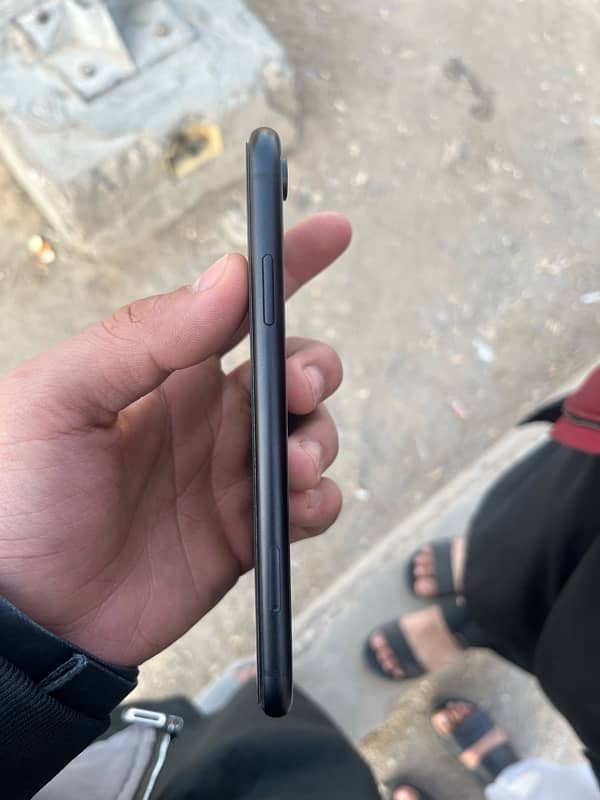 i phon xr w proff 128 GB PTA aproved BH 85 10/10 condition 1