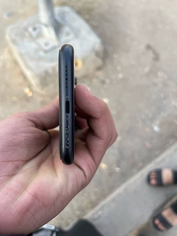 i phon xr w proff 128 GB PTA aproved BH 85 10/10 condition 2