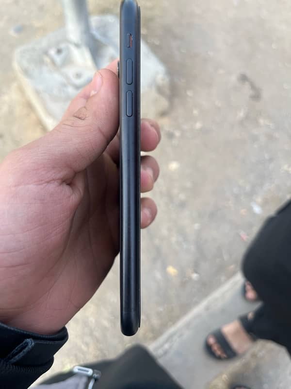 i phon xr w proff 128 GB PTA aproved BH 85 10/10 condition 3