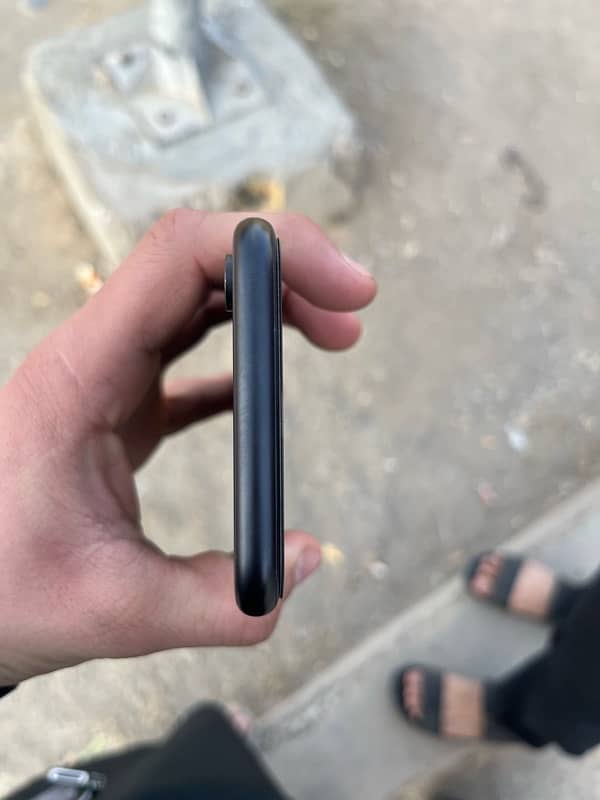 i phon xr w proff 128 GB PTA aproved BH 85 10/10 condition 4