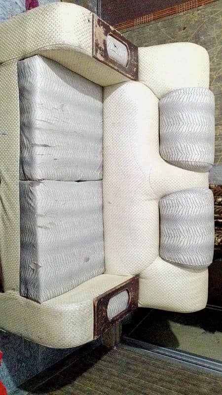 6 seter sofa sett condition 10/8 seat ok hain 1