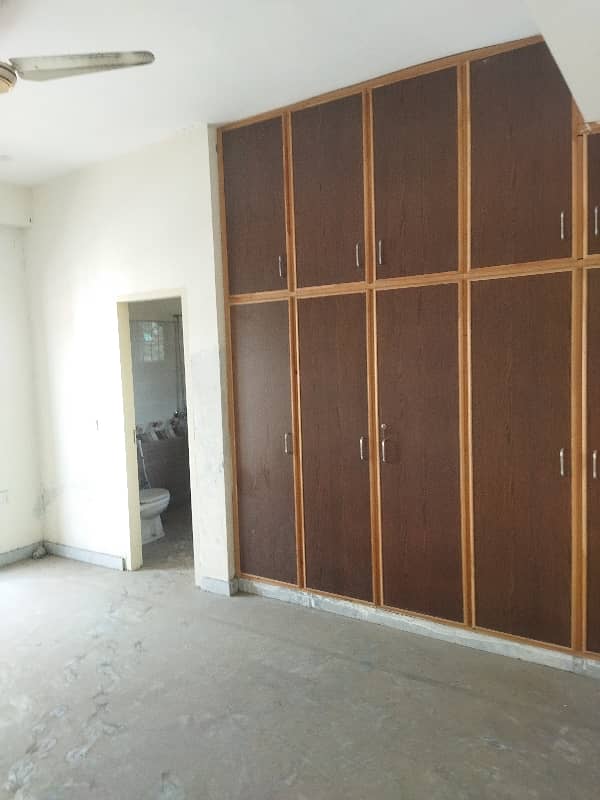 Beautiful House In Allama Iqbal Town For Rent 0