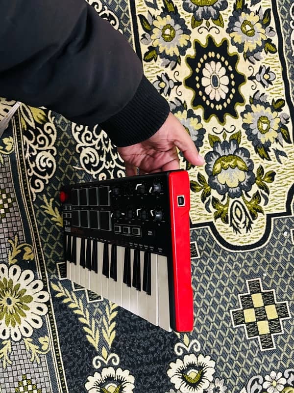 Akai MPK Mini II Keyboard 4