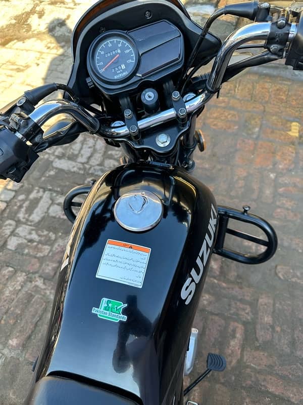 SUZUKI 110 2022 BLACK 1