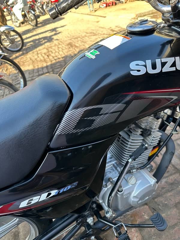 SUZUKI 110 2022 BLACK 2