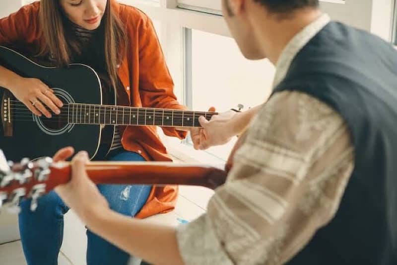 Guitar sikhny k liye rabta kren 0