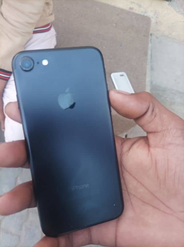 I phone 7 10/10 batri 100 PTA approved 3