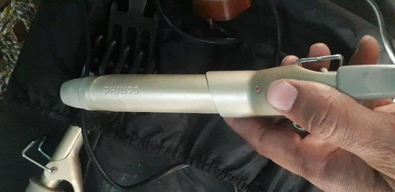 philips Hair Striaghtner and Curler 4