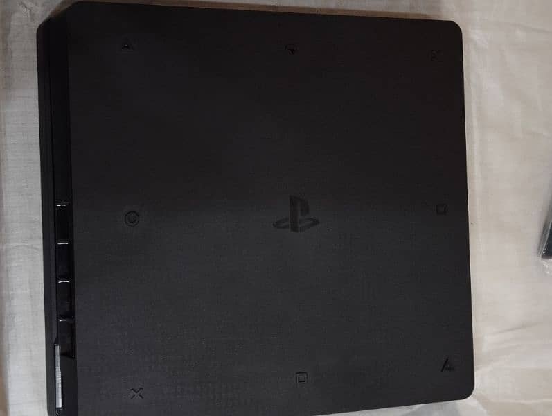 Playstation 4 (slim 1tb) 1