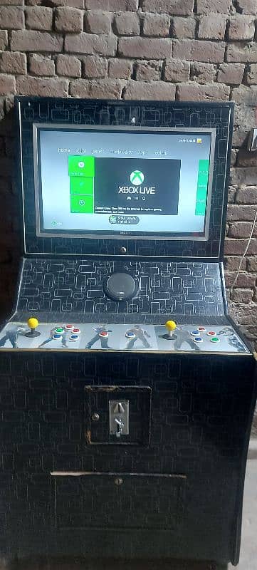 video game xbox good condition with 32 inc led 2