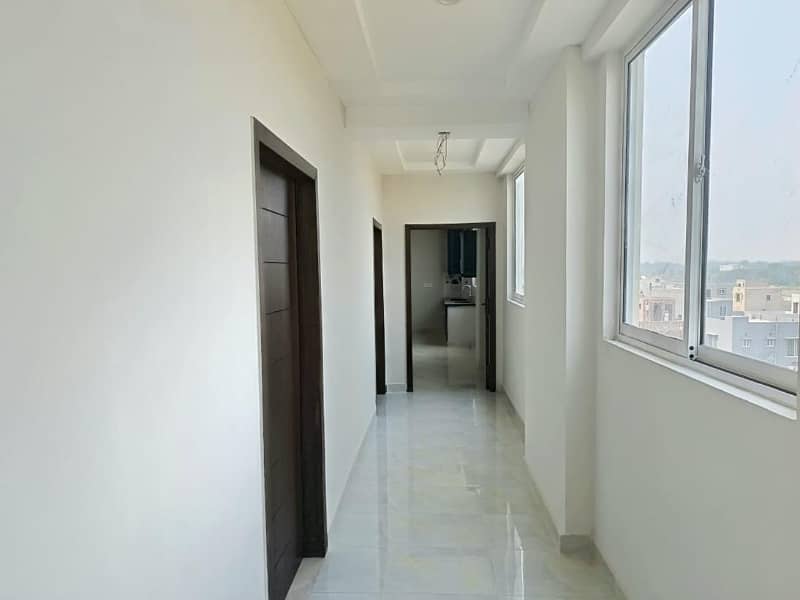 1 BED ROOM LIKE A BRAND NEW FLAT FOR SALE IN BAHRIA TOWN LAHORE 0