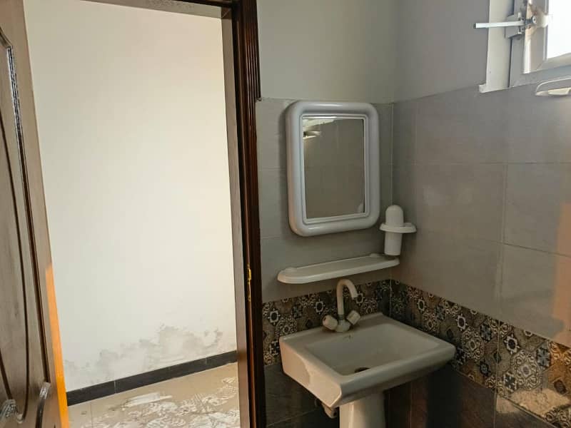 2 BED LIKE A BRAND APARTMENT FOR SALE IN BAHRIA TOWN LAHORE 3