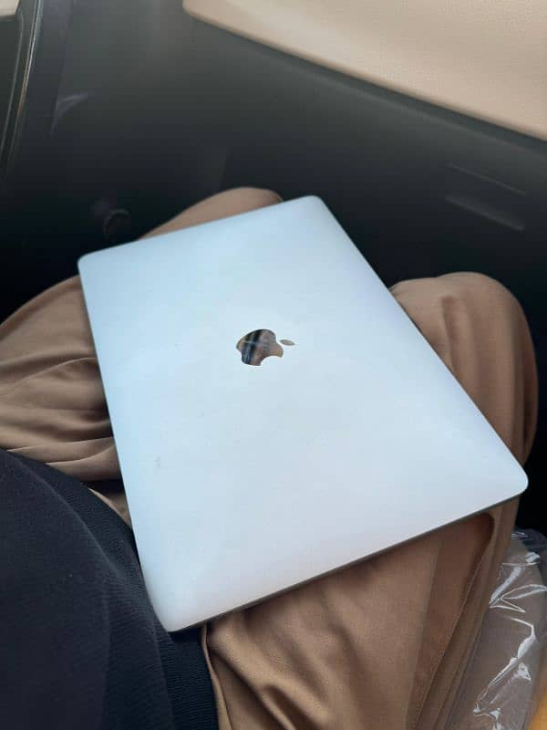 MacBook Pro TB 2019 13 Inches 16GB 512GB 2