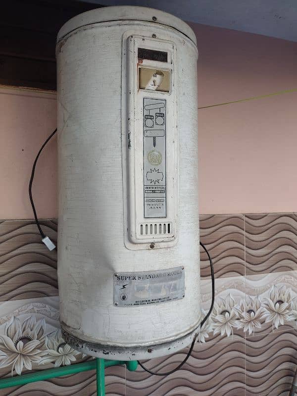 Electric Geyser in full working condition in RS: 10,000 2