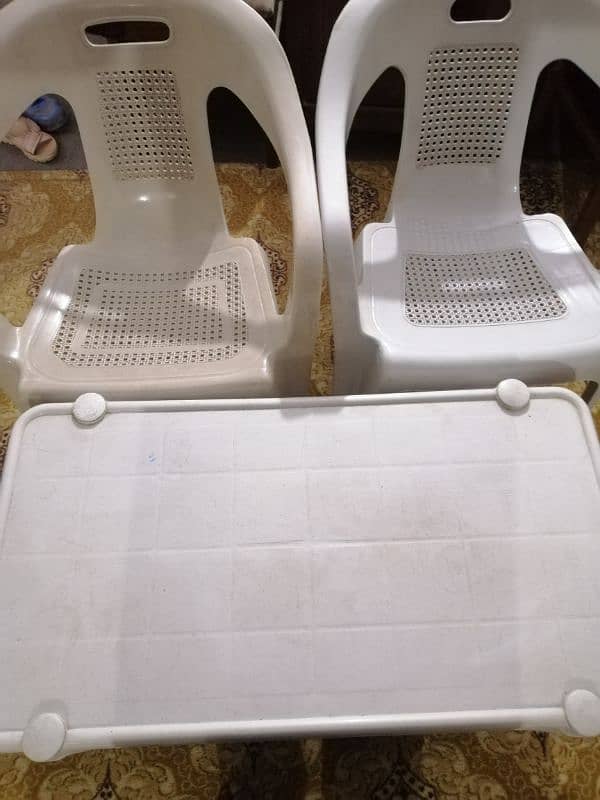 Plastic Chairs with Table 1