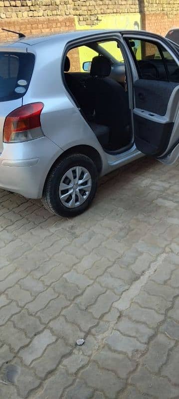 Toyota Vitz 2009 4