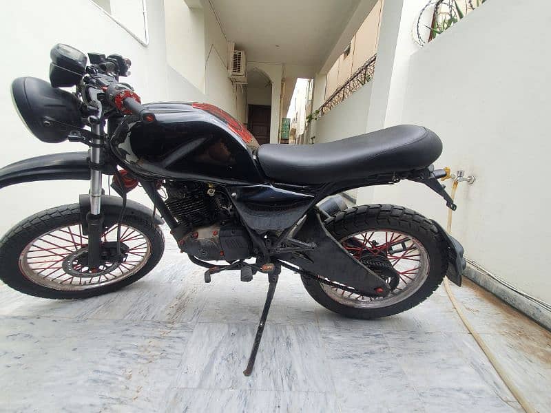 suzuki gs150 turned afzercustoms tracker 1