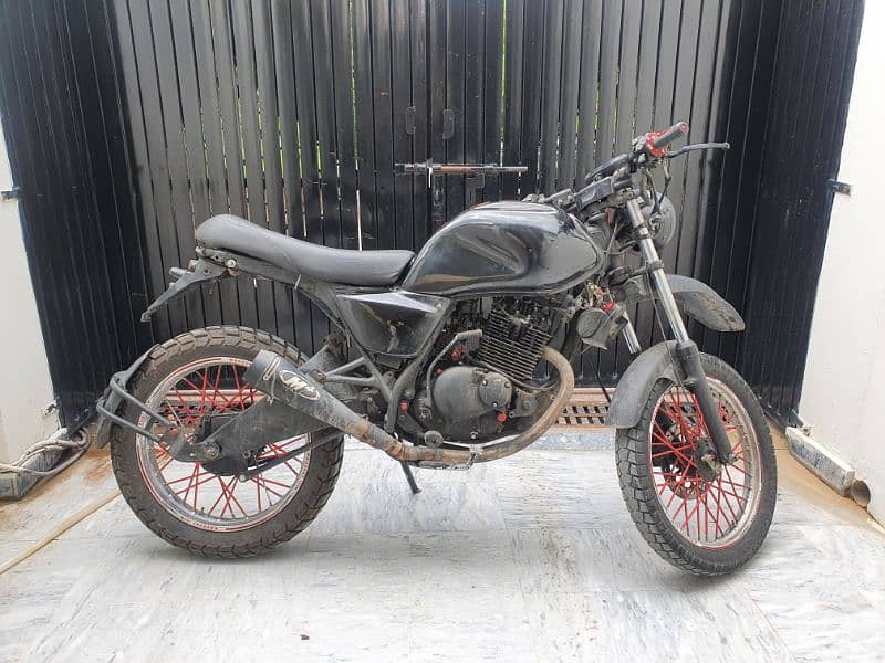 suzuki gs150 turned afzercustoms tracker 9