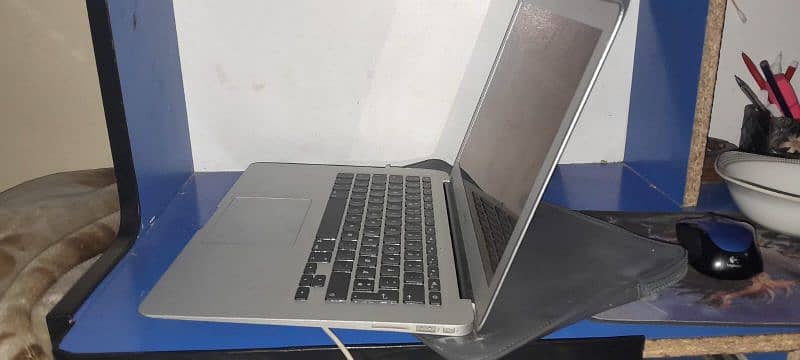 MacBook air urgent sale 3