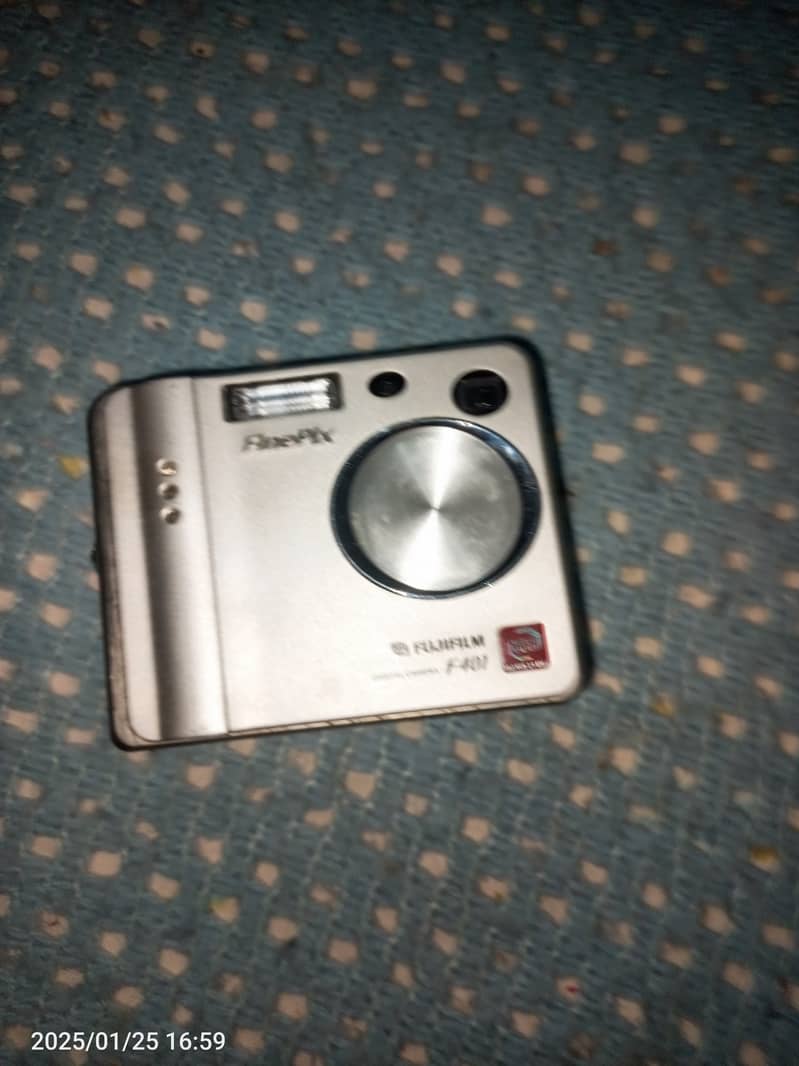 Fuji FinePix F401 Digital Camera 2