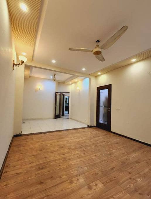 1 Kanal Upper Portion On Top Location For Rent In DHA Phase 8 Park View Lahore 4