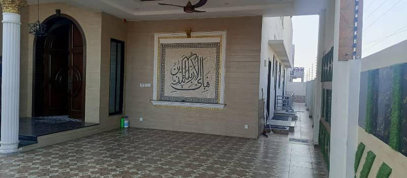 06 Bedrooms 1 Kanal Bungalow Available For Rent In DHA Phase 8 3