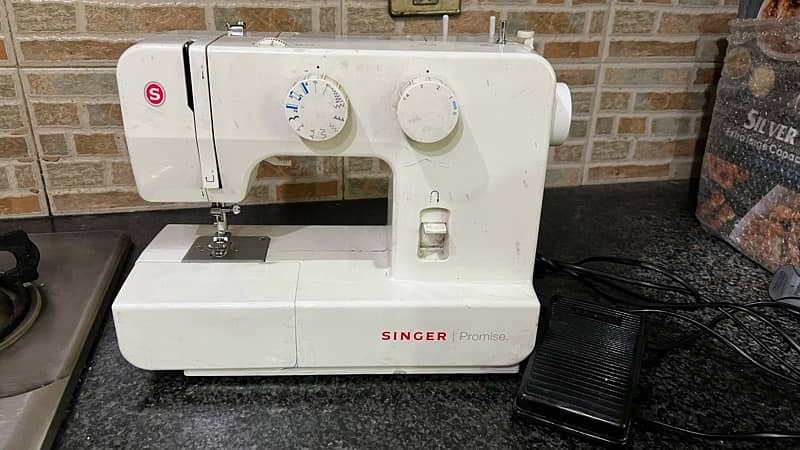 Imported Singer Sewing Machine From Dubai 0