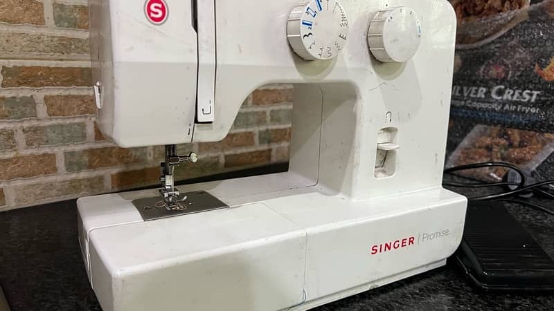 Imported Singer Sewing Machine From Dubai 3