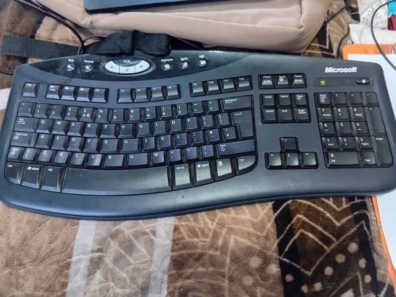 Microsoft keyboard and logitech mouse 0