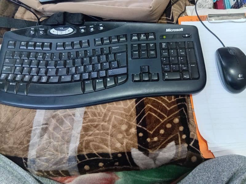 Microsoft keyboard and logitech mouse 2