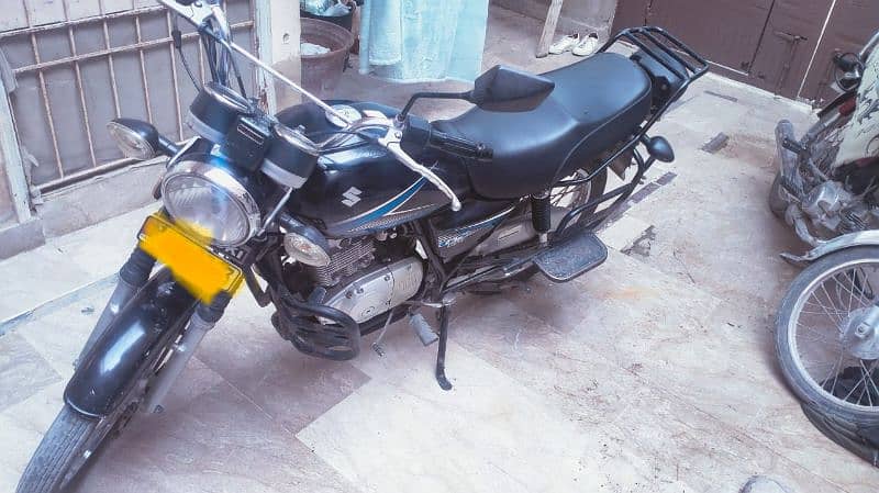 Suzuki GS 150 3