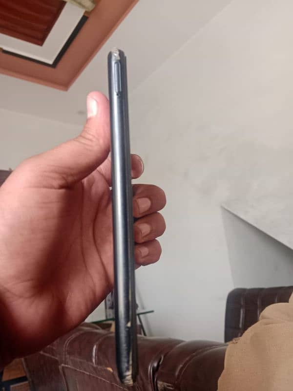 Samsung A04s mobile in good condition 4\128 GB 4