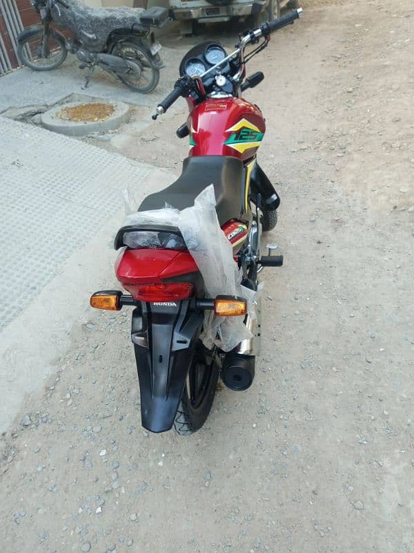 HONDA 125CBF 4