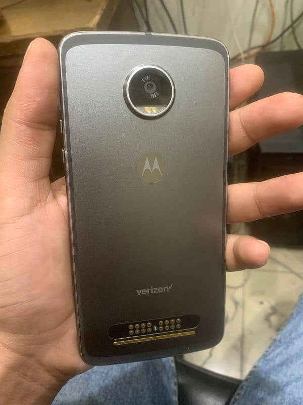 moto z 2 play 32 GB pta ,fast charging 4