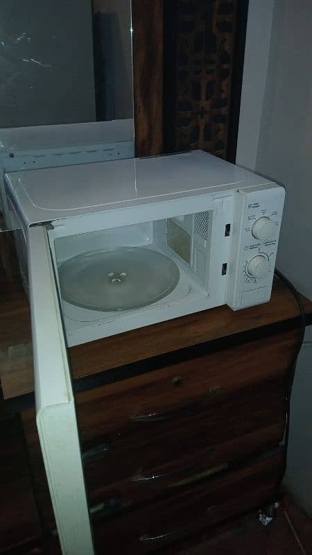 Microwave oven good condition 2