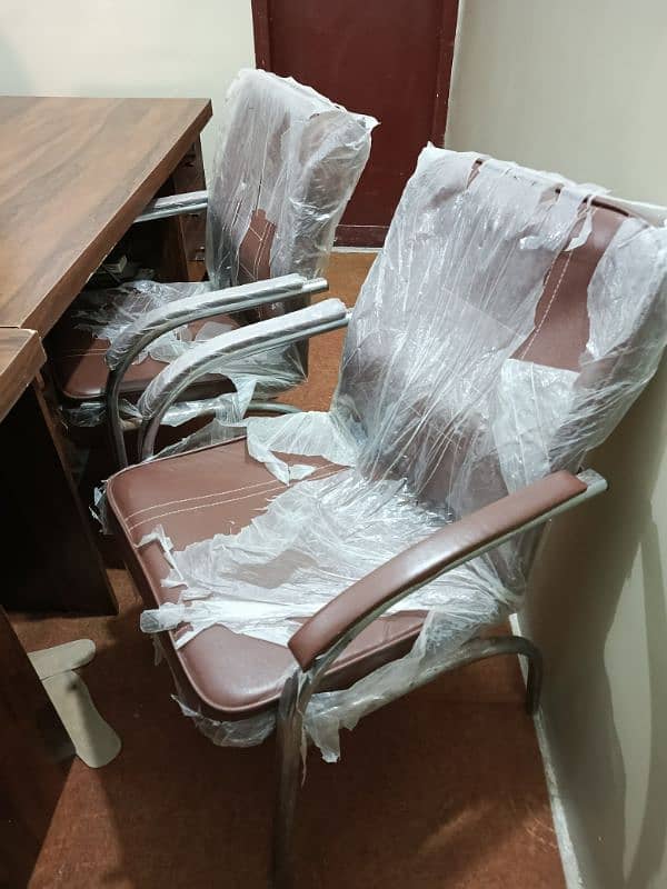 office tables and chairs for sell 8