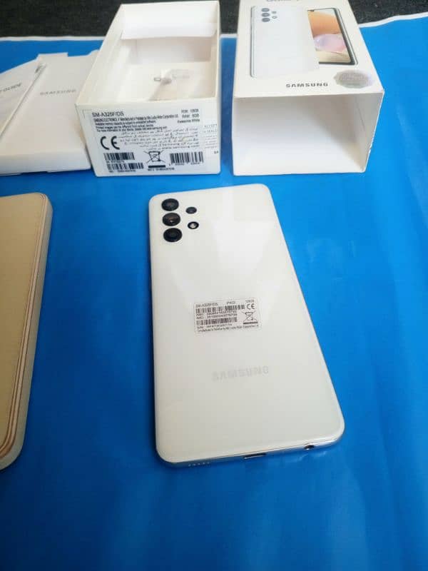 Samsung Galaxy A32 Compte BoX' charger like new 3