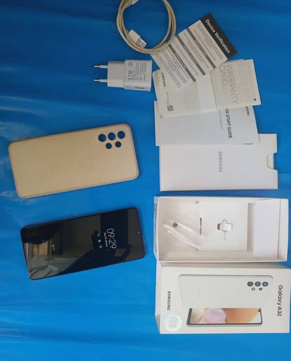 Samsung Galaxy A32 Compte BoX' charger like new 5