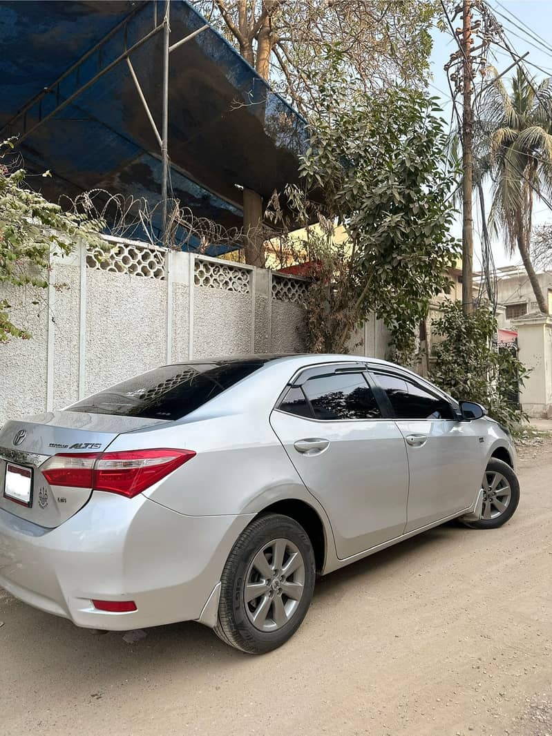 Toyota Corolla Altis 2016 4