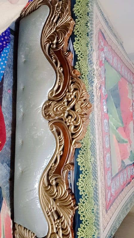 heavy bride bed in a new condition 0