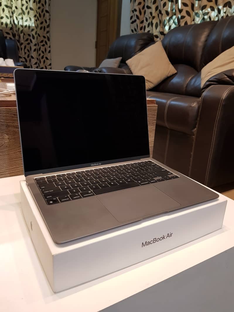 MacBook Air M1 2020 for Sale - Excellent Condition! 6