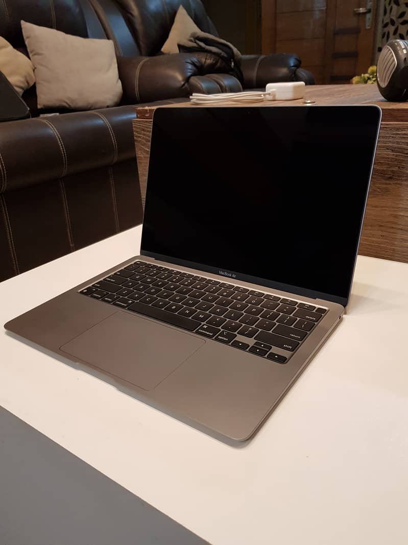 MacBook Air M1 2020 for Sale - Excellent Condition! 8