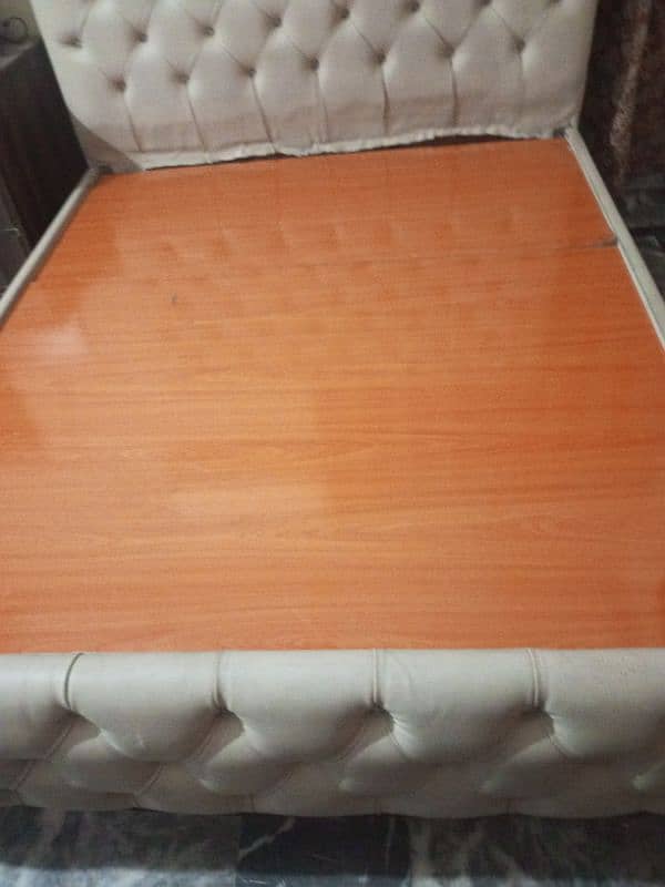 I am selling my bed good condition 6