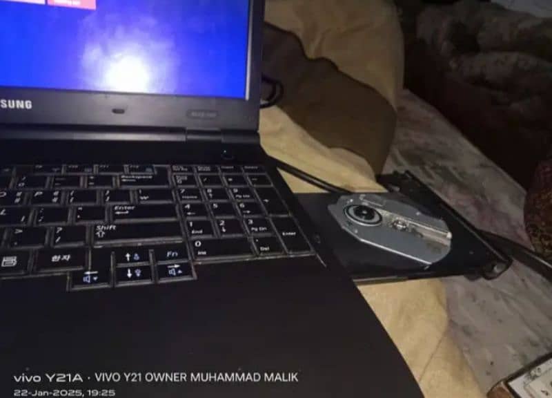 Laptop Samsung i5 4 ram 6