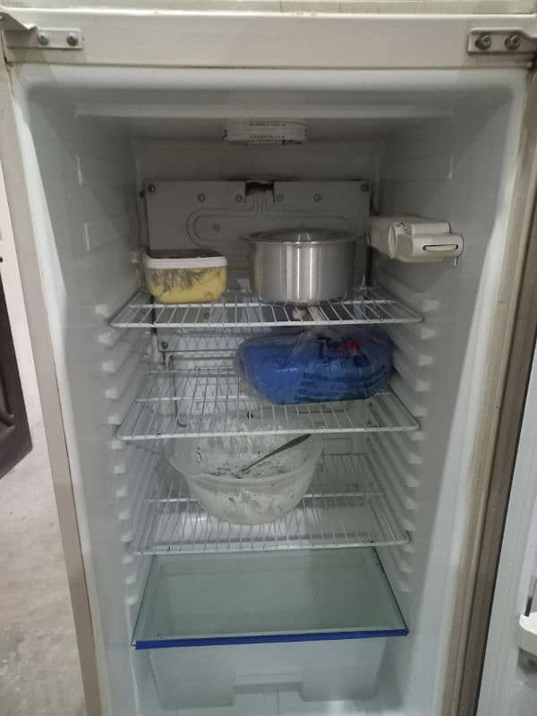 Dawlance Refrigerator 10/10 condition 4