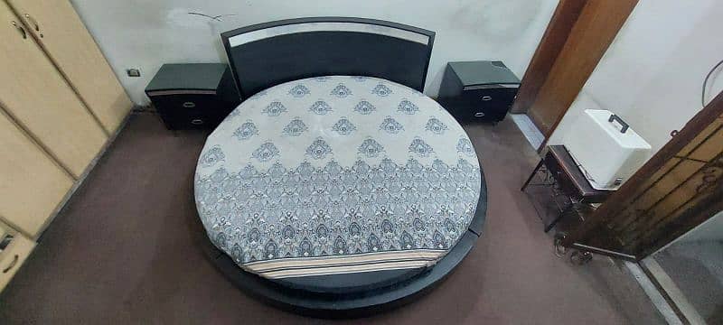 7*7 Feet Round Bed Complete set 0