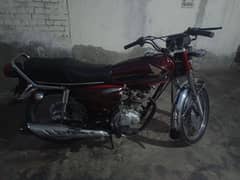 Honda 125 in very Good condition with Golden Number