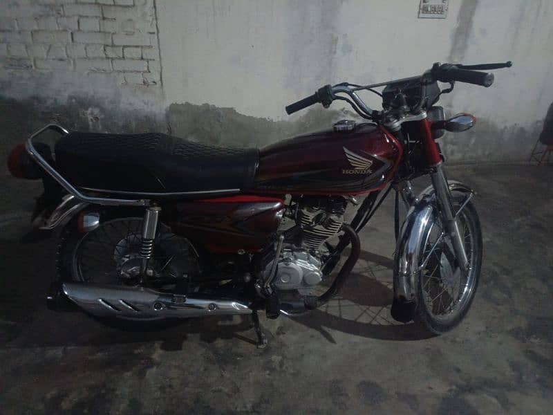 Honda 125 in very Good condition with Golden Number 0