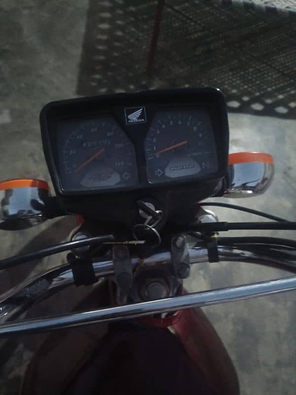 Honda 125 in very Good condition with Golden Number 2